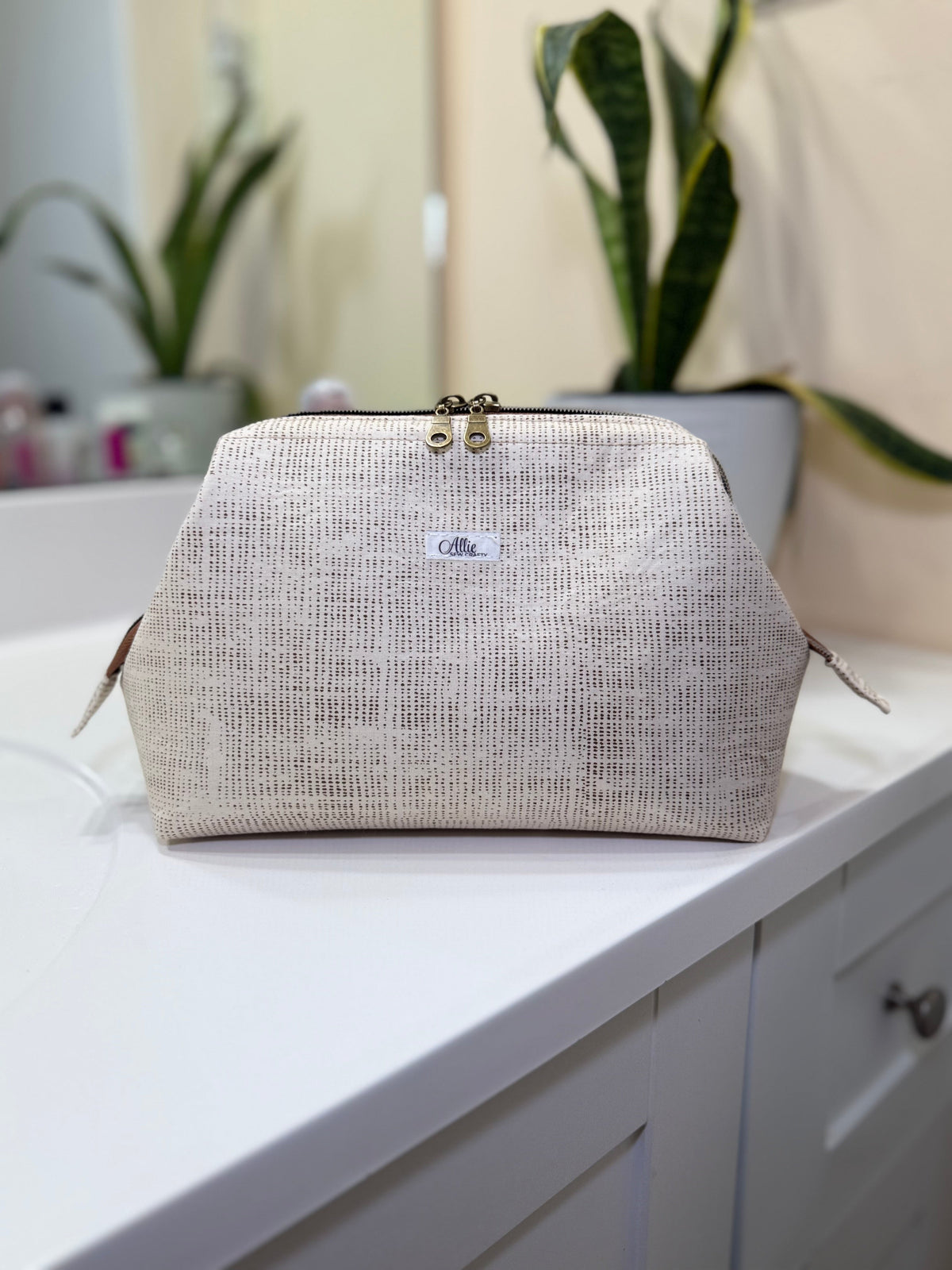 Full View Travel Organizer with Pockets
