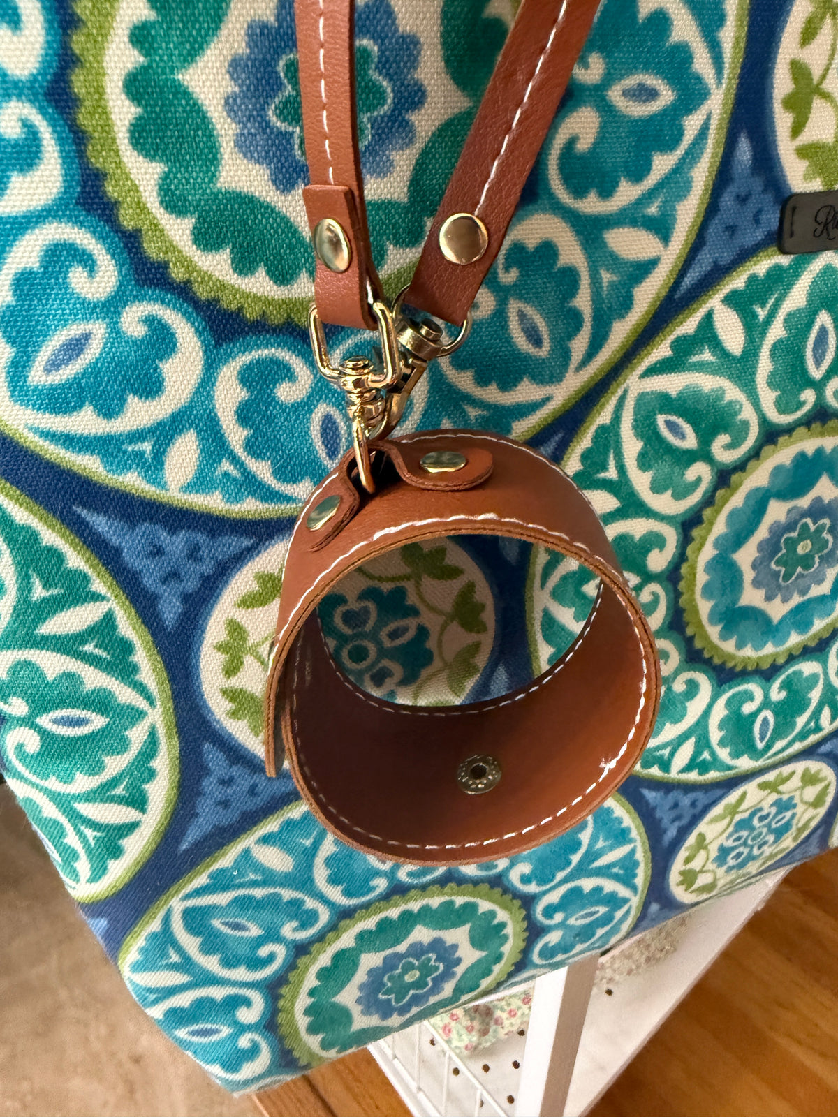 Travel Accessory Clip - Scarf Glove Hat Holder for Luggage and for Travel Bag Strap