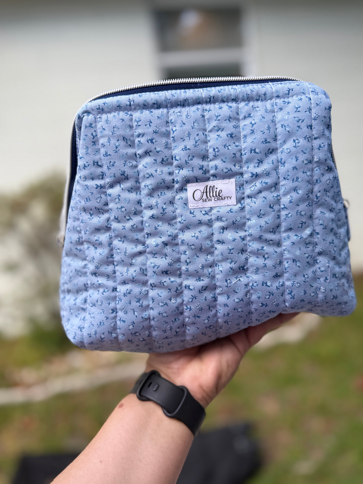 Full View Pouch - Blue Whisper Floral